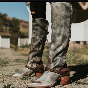 Freebird Coal Ice boots with lace up back detail. Size 10